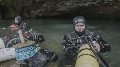 The Rescue chronicles the 2018 rescue of 12 Thai boys and their soccer coach, trapped deep inside a flooded cave. E Chai Vasarhelyi and Jimmy Chin reveal the perilous world of cave diving, bravery of the rescuers, and dedication of a community that made great sacrifices to save these young boys. Pic: National Geographic